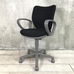 【6脚入荷予定!】【すっきりしたデザインが人気!3次曲面を採用した座り心地抜群のBIT-Xシリーズ入荷!!】■アイリスチトセ(IRIS CHITOSE)製 BIT-Xシリーズ 肘付ローバック ■サークル肘(固定肘) ■ブラック