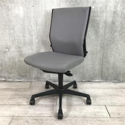 【関東倉庫在庫品】【コストパフォーマンスに優れたオススメチェア！】■オカムラ製　エスクード　肘無しハイバックチェア　■グレー【弊社使用欄：A01002887】【ECBMC】