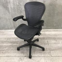 【在庫入替セール品！】【求めていたチェアがここに！】◆Herman Miller（ハーマンミラー）/アーロン/ブラック　◆Bサイズ/ポスチャーなし/樹脂脚　タキシードメッシュ　※ポスチャー用のワイヤーあり【弊社使用欄：A00905426】