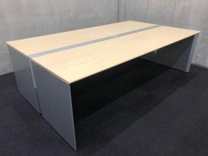 ★4〜6名での利用にオススメ！■コクヨ製　フリーアドレスデスク　W2400mmタイプ！【人気の木目カラー！】【倉庫在庫】