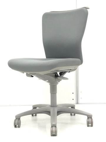 【中古】カロッツァチェア  オカムラ（okamura） 肘無ローバックチェア