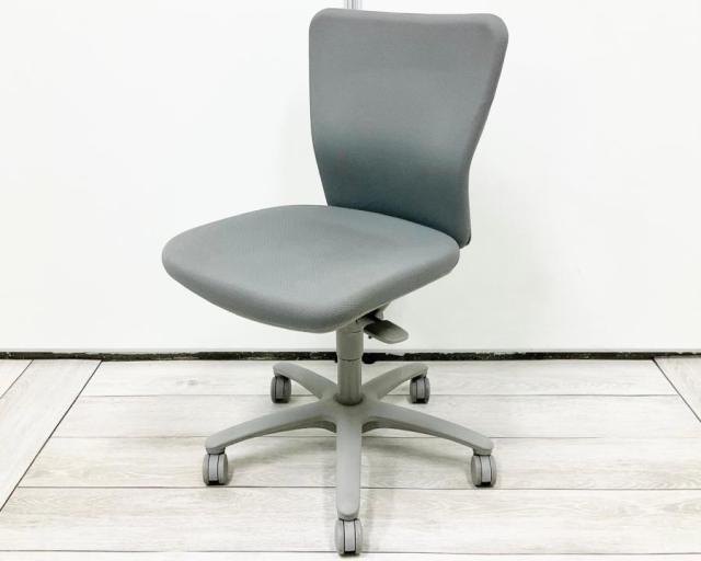【中古】カロッツァチェア  オカムラ（okamura） 肘無ローバックチェア