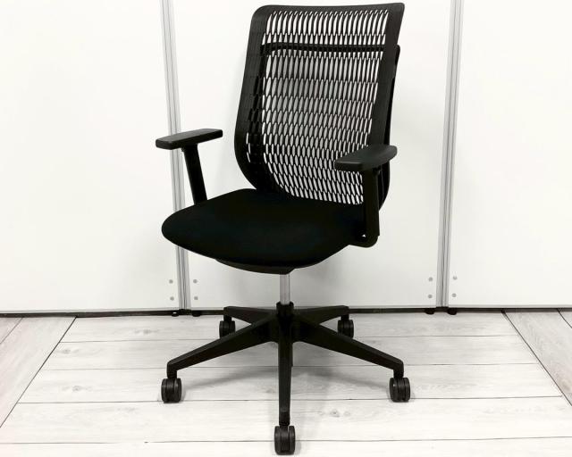 背面通気性が良いチェア入荷しました!人気の樹脂フレーム構造でおしゃれなデザイン!
■内田洋行/AJ(エージェイ)/ブラック 可動肘付き