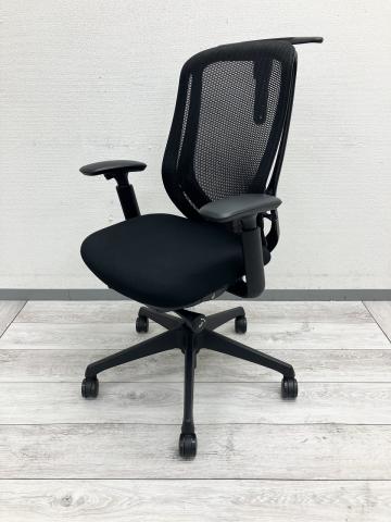【前傾チルト機能付き】【オカムラ製品で最も人気を集める高機能メッシュチェア！】■オカムラ（okamura）製　シルフィ（Sylphy）　肘付き　ハイバック　背面メッシュ　■可動肘　■ハンガー付き　■ブラック×ブラックシェル〈岐阜・愛知・三重・静岡・福井〉