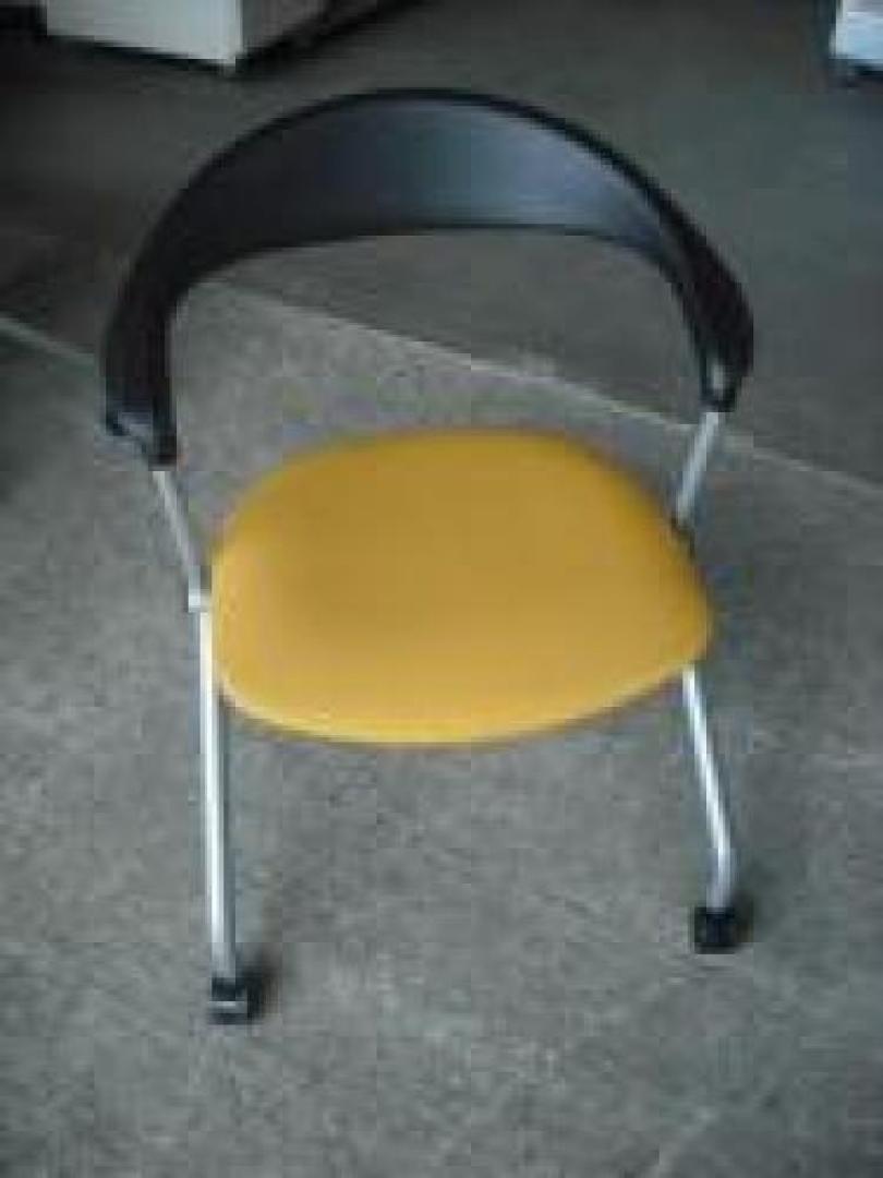 ネスティングチェア【ウィンターセール】【会議チェア】
                                    中古
            