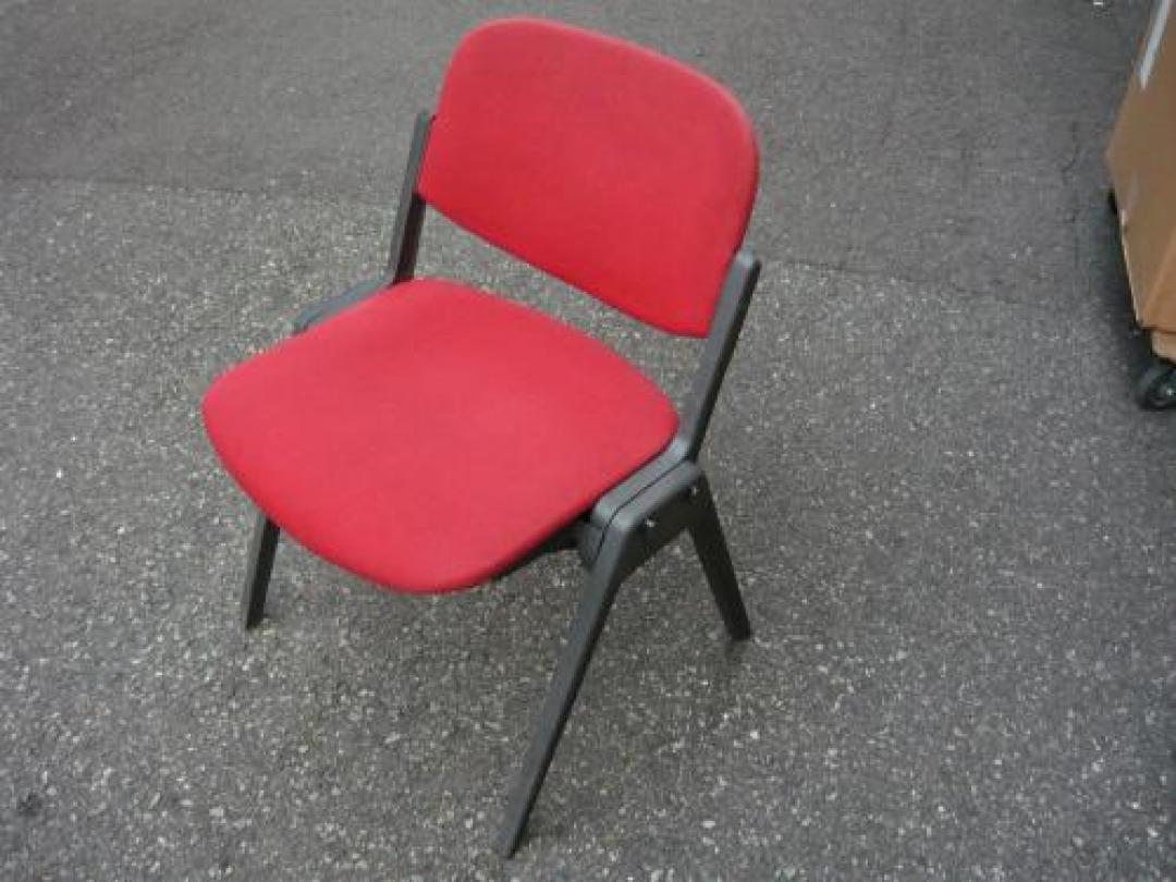 スタッキングチェアー　レッド色<a href=http://www.officebusters.com/shop_showsai/fukushima.php>◆大阪福島店単独キャンペーン実施中◆</a>【会議チェア】
                                    中古
            