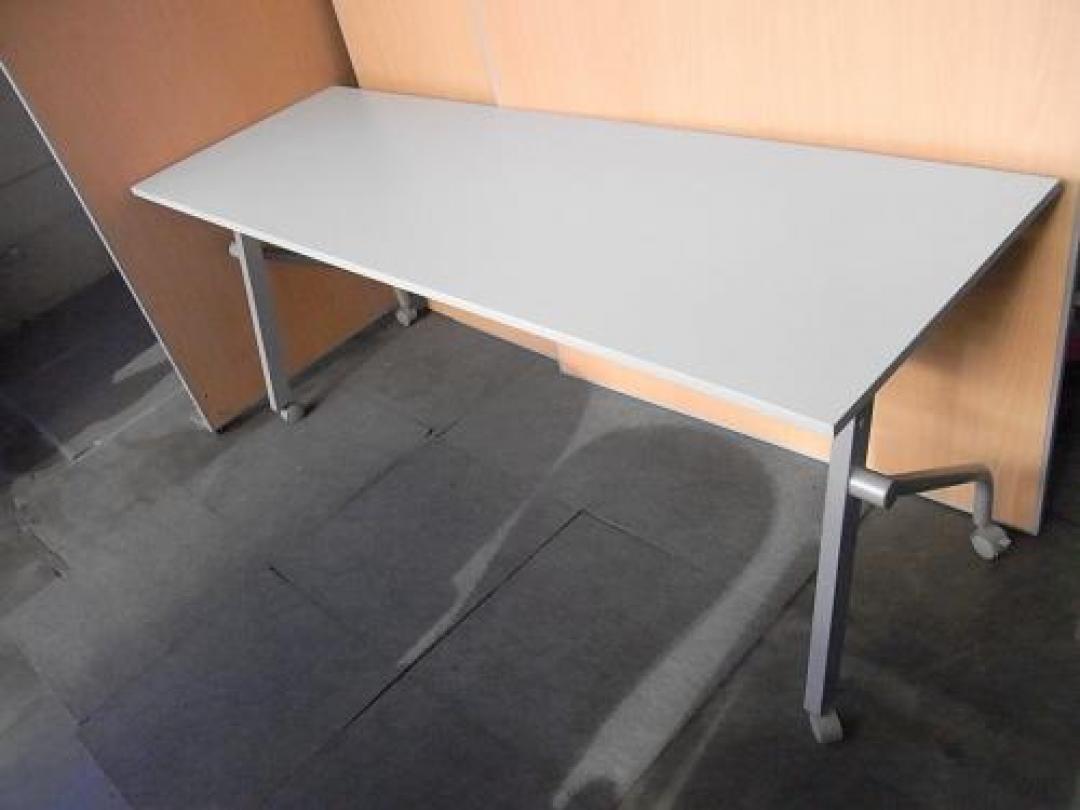 【天板キズあり】【天板折りたたみ可能！】使わないときは、サッと収納！　サイドスタックテーブル
                        
                                    中古
            