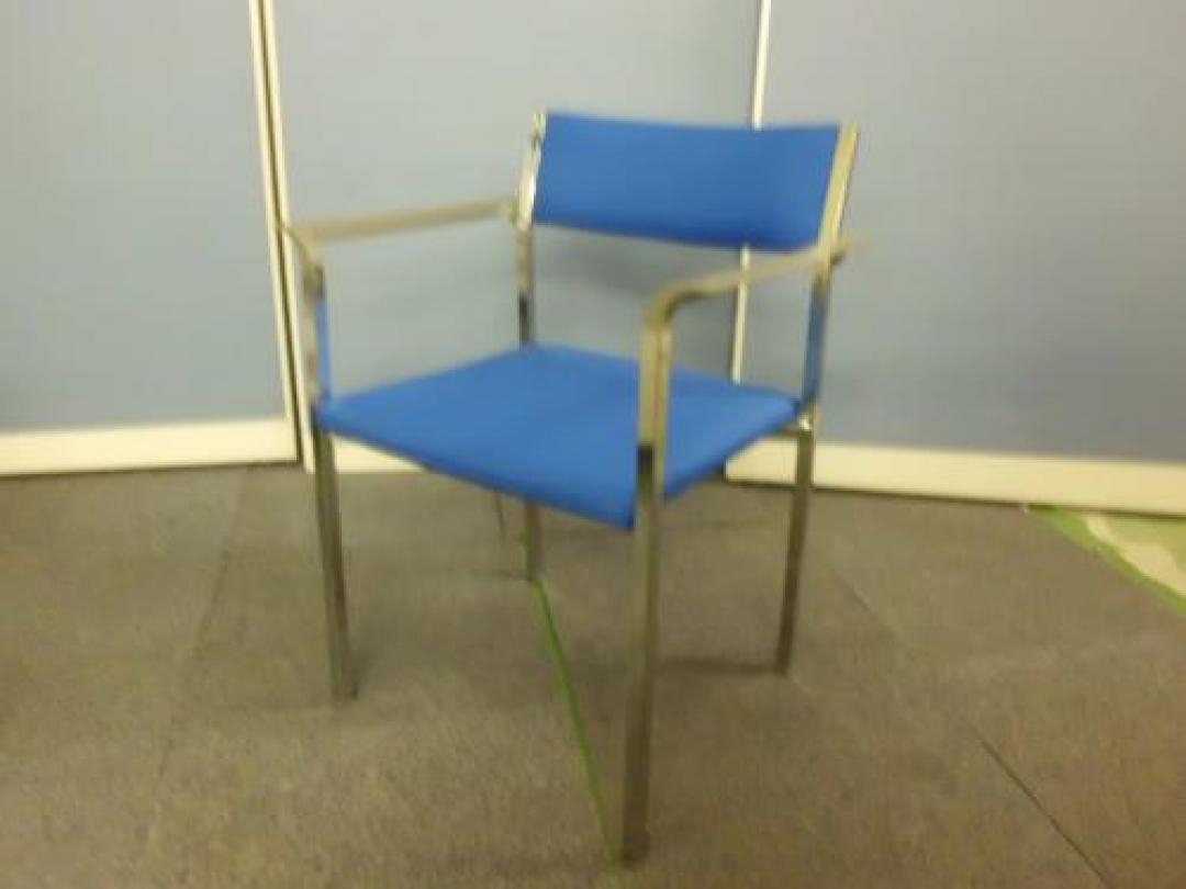 【スタッキングに嬉しい肘付き♪】　セール期間中￥4200⇒￥3150　大特価　【ウィンターセール】【会議チェア】
                                    中古
            