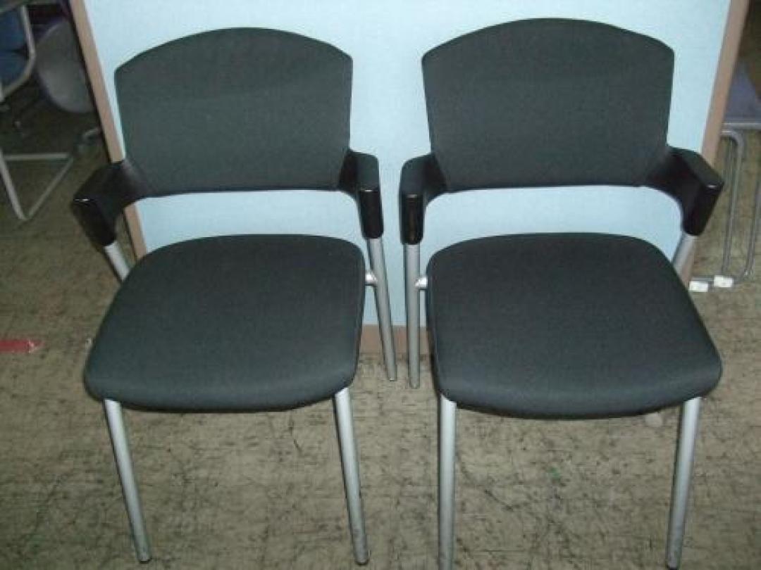☆★　コクヨ　スタッキングチェア　プロッティ　ブラック　2脚セット　【セット商品】　☆★　【会議チェア】
                                    中古
            