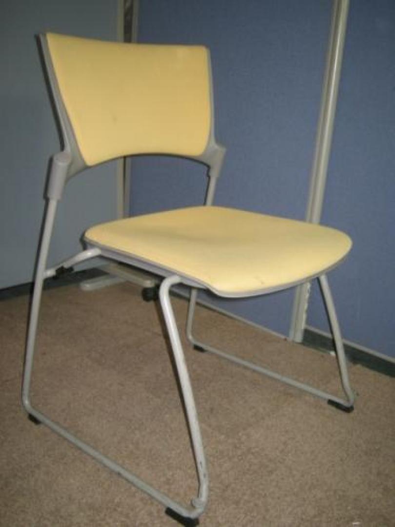 ★1台限定価格！★　イトーキ　■　スタッキングチェア　■　マノスシリーズ　人気商品　■【会議チェア】
                                    中古
            