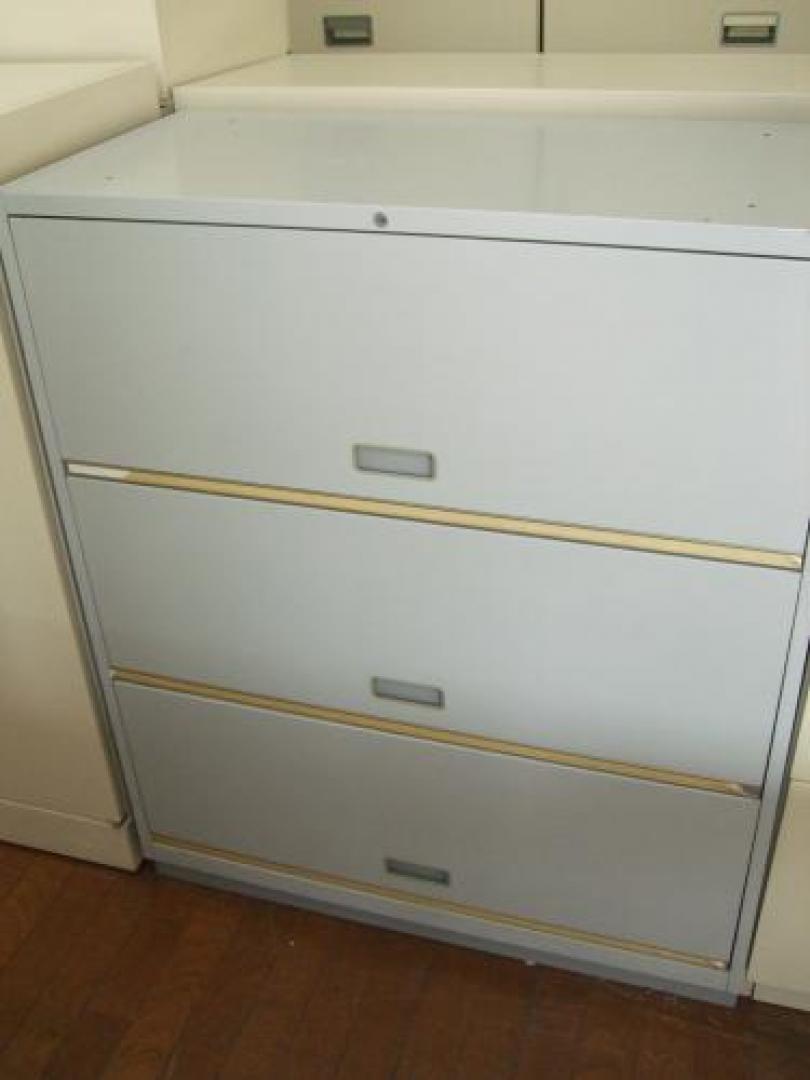 ☆★　イトーキ　ケン戸書庫　☆★
                                    中古
            