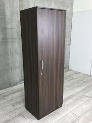 【時代にマッチした木目カラー！重厚感溢れる役員向けロッカー！】【社長室・応接室に】■オカムラ（okamura）　グレースラインシリーズ　役員向けロッカー　ワードローブ　■W600×D450×H1800㎜　■シリンダー錠　■木目ナチュラル【ABW商材】【関東倉庫在庫品】【弊社使用欄：A01039158】