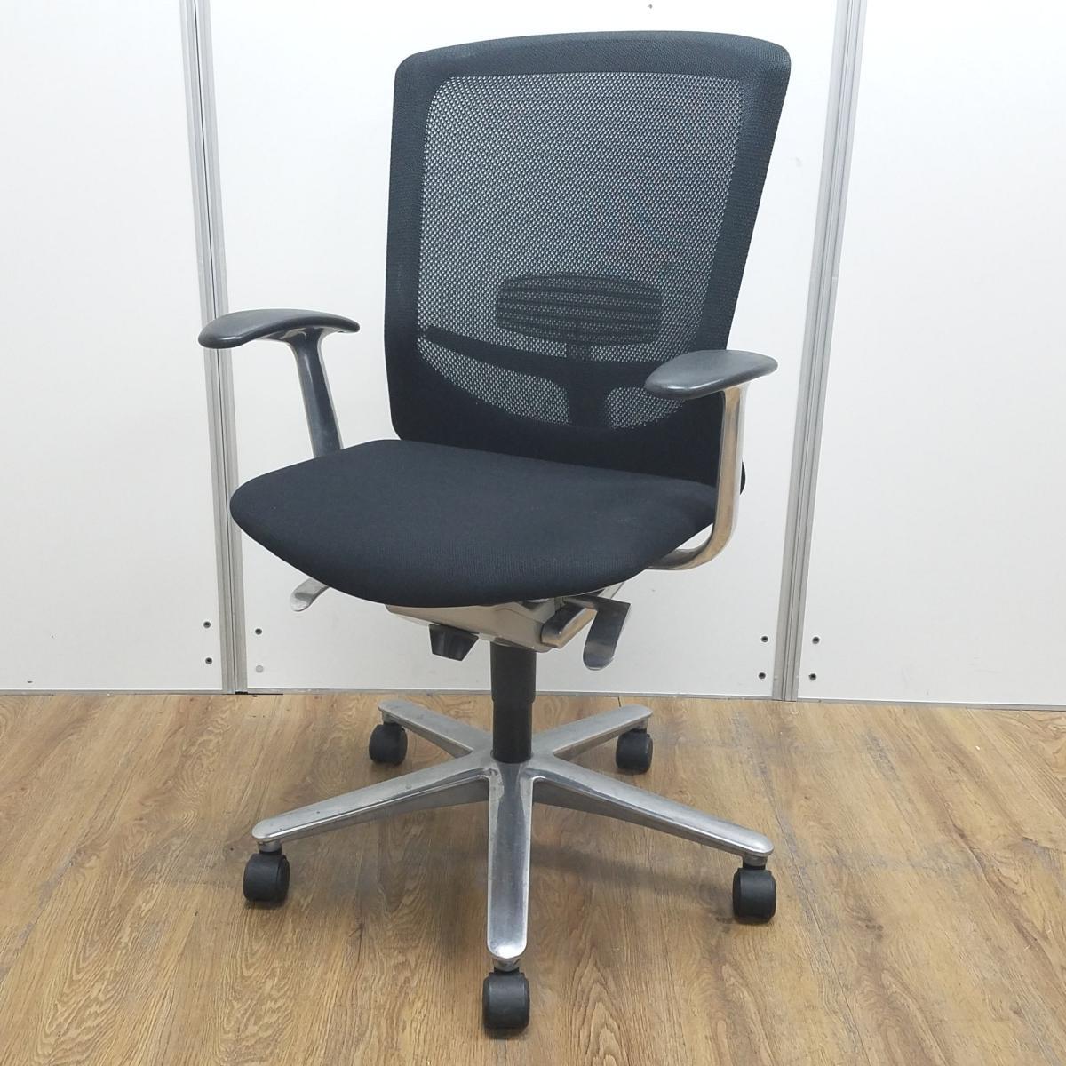 ★【T12】【T11】【商品入替のため、残り11脚限り】ウチダ製　レジア(REGIA)　ブラック　肘付　ハイバック　背面メッシュ　固定肘　ランバーサポート付　美しいデザイン！　ハイグレードメッシュチェア　快適さを長くキープする理想的なオフィスチェア！　肘付きハイバックチェア！！
                        レジアチェア
                                    中古
            