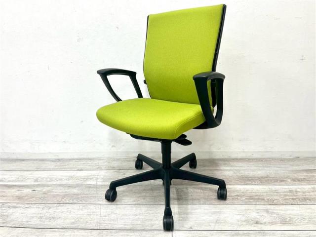 【定価約１０万円】【長時間のデスクワークもランバーが快適にサポート！オフィスの定番チェア！起業や入替に！】■オカムラ（okamura）製　エスクードチェア　（ESCUDO）　ローバック　肘付き　■サークル肘　ランバー付　■グリーン