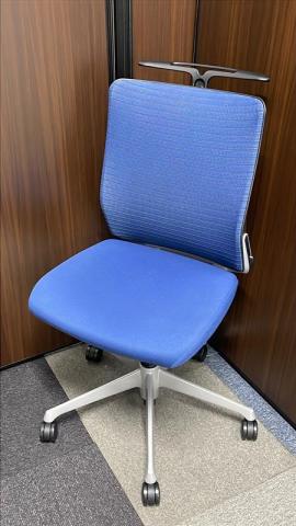 【中古】コーラルメッシュ CQ32GS　FSH3 オカムラ（okamura） 肘無ミドルバックチェア