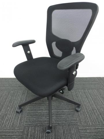 【夏場でも蒸れにくいメッシュチェア! ランバーサポート付きなので体への負担も少なく快適に!】■TOKIO ■FCM-5 ■ブラック ■ランバーサポート付き ■可動肘【入替セールにつき20%OFF!】