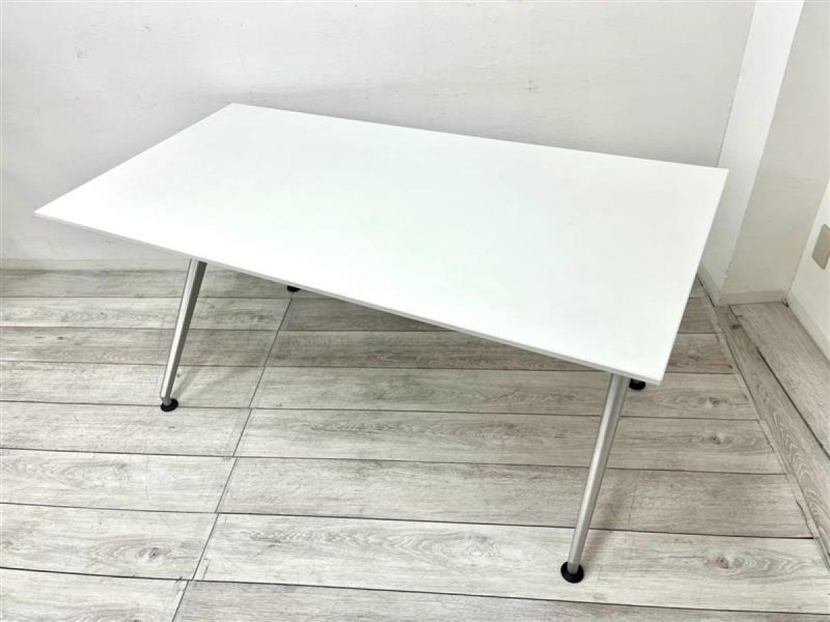 【定価約20万円】【シンプルなデザインのミーティングテーブル！】■イトーキ/DDシリーズ　■ホワイト　■シルバー脚　■4～6人使用向け！
                        DD
                                    中古
            