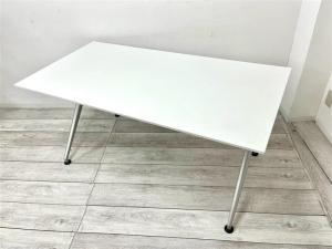 【定価約20万円】【シンプルなデザインのミーティングテーブル！】■イトーキ/DDシリーズ　■ホワイト　■シルバー脚　■4～6人使用向け！