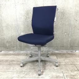 【関東倉庫在庫品】【コストパフォーマンスに優れたオススメチェア!】■オカムラ製 エスクード 肘無しローバックチェア ■ブルー 【弊社使用欄:A00981676】【ECBMC】