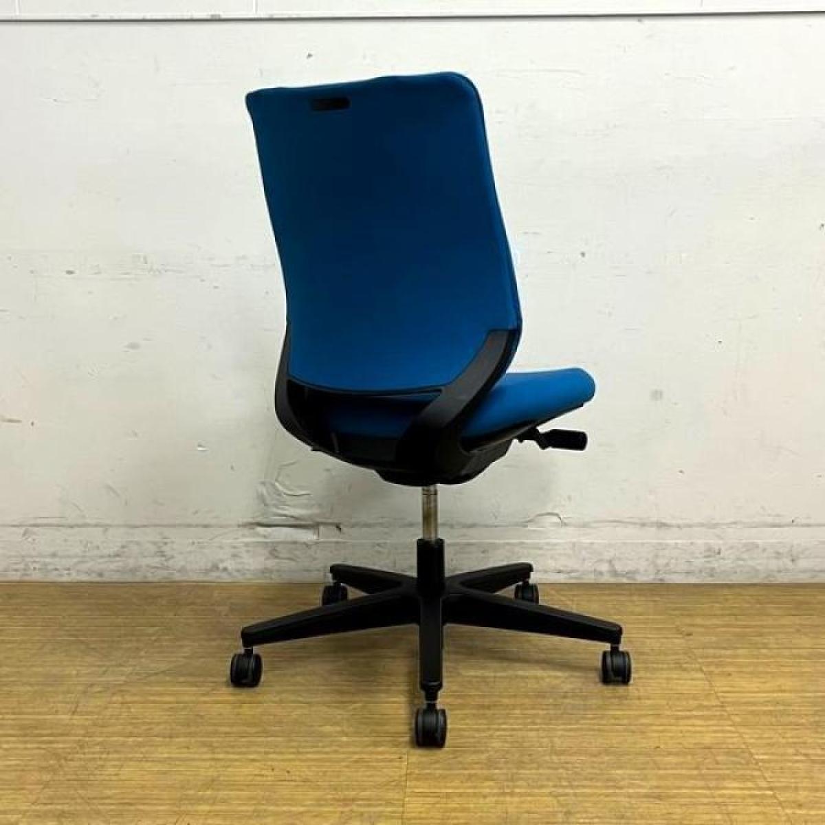 【たのめる便】KOKUYO Mitraミトラ チェア　肘付き★ブルー★ オフィスチェアー「Mitra（ミトラ）」を発売｜ニュース