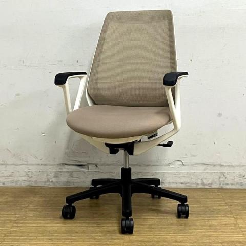 【在庫入替セール】【ロット入荷】イトーキ　ノナ　プレーンメッシュ　肘付きチェア　サンドイエロー（ベージュ）×ホワイトフレーム　コンパクトなサイズ感で女性におすすめ