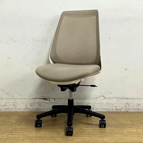 【在庫入替セール】【ロット入荷】イトーキ　ノナ　プレーンメッシュ　肘無しチェア　サンドイエロー（ベージュ）×ホワイトフレーム　コンパクトなサイズ感で女性におすすめ