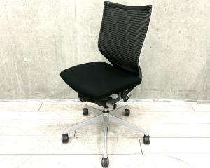 【ワーカーの姿勢をサポート！人間工学に基づいた快適設計！】■オカムラ　バロンチェア　ブラック　ホワイトフレーム　アームレス　■ワンランク上のワーキングチェア！【Okamura　Baron】