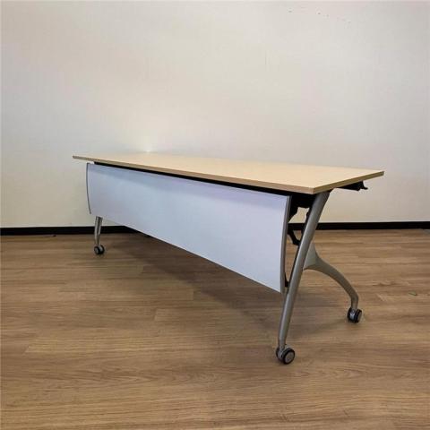 【中古】リリッシュ2  イトーキ（ITOKI） スタックテーブル(長机/折りたたみ/会議用)