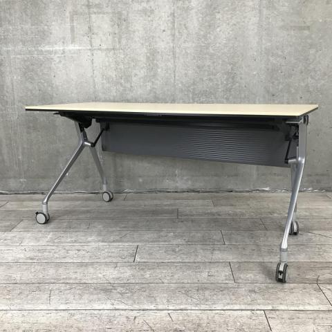 【折りたたみ収納が秀逸！スタイリッシュなデザインで高品質！】■オカムラ（okamura）製　インターアクトNT（INTER ACTNT）　サイドスタックテーブル　W1500×D600×H720mm　■キャスター付　■木目調ナチュラル天板【弊社使用欄：A01033183】