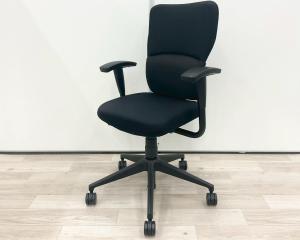【身体の動きに柔軟にフィット！快適な座り心地が人気のスチールケース製！】■スチールケース（Steelcase）製　レッツビー（LetsB）チェア　肘付ハイバック　■ブラック　■可動肘【コスパ◎】【弊社使用欄：A01038773 K】