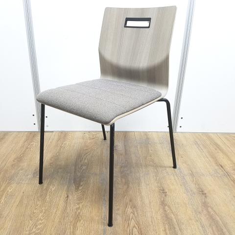 okamura/オカムラ スタック スタッキング チェア 椅子 4脚セット キャスター付 オフィス 会議 業務用 青 布張り 格安売り切りスタート ま okamura⁄オカムラ スタックミーティングチェア Kette 8105XA 85脚 オフィス