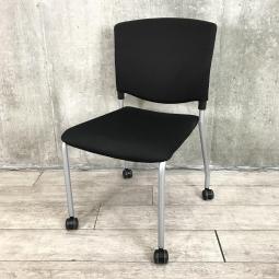 【関東倉庫在庫品】【オススメポイントを簡素に記載（Ex.コンパクト設計で設置場所を選ばない！】■プラス製　MC-20　スタッキングチェア　■ブラック　 ■オススメ/人気/定番商品【弊社使用欄：A01011458】【ECBMC】