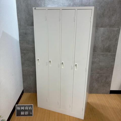 【南】★美品★ 4人用更衣ロッカー(鍵付き)が入荷しました! *熊本市で、中古オフィス用品・オフィス家具をお探しなら「オフィスバスターズ熊本サテライト店」へ*※サテライトは商談スペースのみの為、在庫は福岡の在庫を掲載しております。商品につきましてはお電話にてお問い合わせください。*す。
