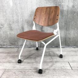 【美しい木目デザインで居心地の良い空間へ】■オカムラ（okamura）ライブス（Lives）　ネスティングチェア　座パッド付き　■ラスティックパイン（木目ナチュラル）× 座面パッド：テラコッタ 【キャスター付きで移動がスムーズ！】