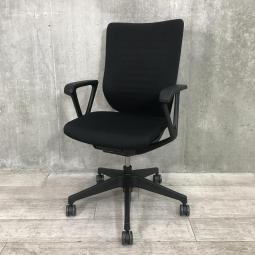 【6脚入荷】【操作レスで快適な座り心地を実現する定番チェア！】■イトーキ（ITOKI）製　エピオスチェア（Epios）　肘付き　ハイバック　■背面メッシュ　■固定肘（サークル肘）　■ブラック