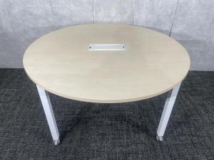【福岡倉庫在庫】【西】※天板欠け有のため特価【大型丸テーブル】■コクヨ製/ワークフィットシリーズ　■ストッパー付　■会議用　■休憩室用　■リフレッシュスペース　福岡　中古　九州最大級　安い　格安