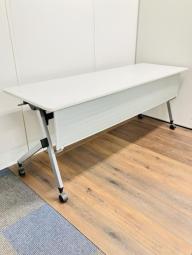 【7台限定】人気/定番 イトーキ(ITOKI) HX サイドスタックテーブル W1800×D600mm 幕板付き※幕板グレー