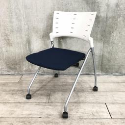 【関東倉庫在庫品】【フレキシブルに使える！平行ネスティングで省スペース化！】■イトーキ製　マノス　ネスティングチェア　■ブルー【弊社使用欄：A01007784】【ECBMC】