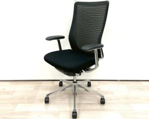 【どんな空間にも調和するデザインと最上級の操作性!人気のブラックカラーメッシュチェア!】■オカムラ(okamura) コーラル(Choral) 肘付き ハイバックチェア メッシュ背面 ■固定肘 ■ブラック 【弊社使用欄:A01030235】