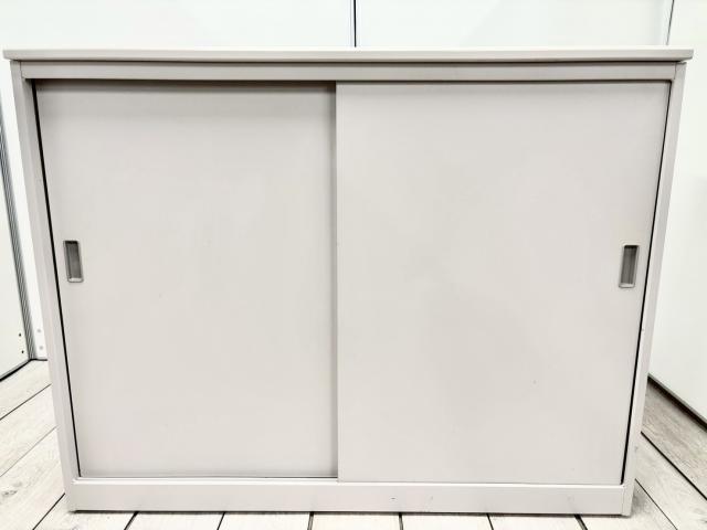 【希少在庫入荷!】横幅1200mmの人気ハイカウンターが入荷!
■コクヨ/NKカウンター/本体:ホワイトグレー フロントパネル:ブルー ハイカウンター