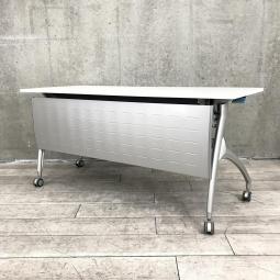 【スタイリッシュで上質なデザイン！】■イトーキ製　サイドスタックテーブル　W1500×D600×H700mm　幕板パネル付　ホワイト【折りたたみテーブル】