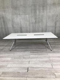 【幅2400㎜・洗練された上質なデザインの大型テーブル！】■イトーキ（ITOKI）　DFシリーズ　会議用テーブル　ミーテイングテーブル　W2400×D1200㎜　■配線口あり　■ホワイト