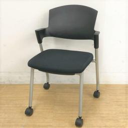 コクヨ　プロッティ（Protty）　定番のスタッキングチェア　座面：ブラック　背面：樹脂ブラック　キャスター付き【愛知・名古屋・豊田・静岡・浜松】