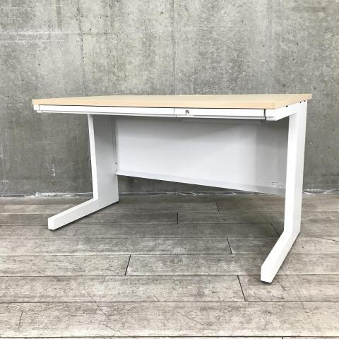【高品質で使いやすい！国産ワークデスク！定番サイズの幅1200㎜】■ウチダ（UCHIDA）製　スカエナシリーズ　平机　引き出し付（シリンダー錠付）　配線Sタイプ　■天板：ナチュラル/ホワイト　【Ｌ字タイプの脚で足元も広々！】【弊社使用欄：A01035559】