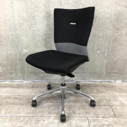 【背あてのしなやかな曲線が背中にフィット！快適な座り心地に高級感のあるデザインが人気！】■オカムラ（okamura）製　フィーゴ（feego）チェア　肘無し　ミドルバック　■シームレスタイプ　■ダークグレー