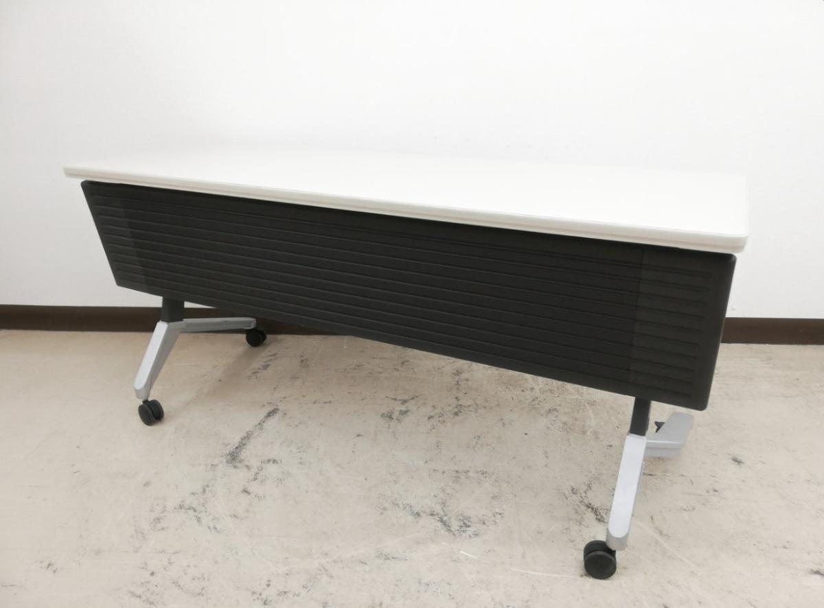 【倉庫在庫品】【意外と広い！即席デスクや会議用に便利！！】■コクヨ製　KTシリーズ　■サイドスタックテーブル　■幅1500mm×奥行600mm×高さ700mm　■ニューグレー天板　■ブラック幕板付き　■オフィスバスターズ東大阪店　【W】
                        KT-620
                                    中古
            
