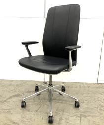 ☆2022年製!【機能と美しさを両立した高級感溢れる革張りチェア!】■オカムラ製 エグゼクティブチェア 肘付 ブラック 革張り ■上質でスタイリッシュなデザイン!クラフティチェア!【OKAMURA CRAFTIE】