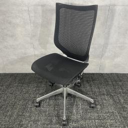 【※背面上部に小さな破れあり※オカムラの人気チェアの1台！】◆オカムラ　バロン　メッシュ　リクライニング　ブラック　在宅　リモート　福岡　博多　天神　九州最大級《オフィスバスターズ福岡博多店は、福岡を拠点として、日本全国へ中古オフィス用品・オフィス家具を提供しております》