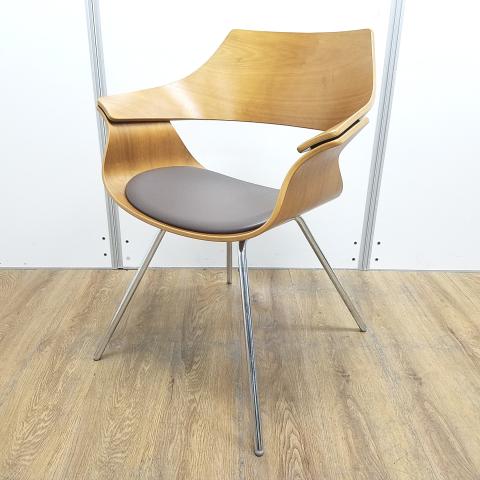 イトーキ製　DAシリーズ　突板タイプ　背パッドなし　ウレタンレザー張り　4本脚　ミーティングチェア！！