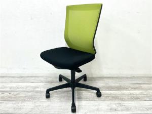 【定価約8万円】【性能を向上させた、ワンランク上のスタンダードモデル！】■オカムラ（okamura）　エスクード　肘無し　ハイバック　背面メッシュ　■背面イエローグリーン　座面ブラック【背面メッシュで熱が逃げやすい！】